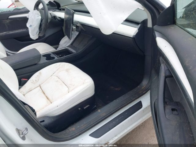5YJ3E1EB9NF155394 Tesla 2022
