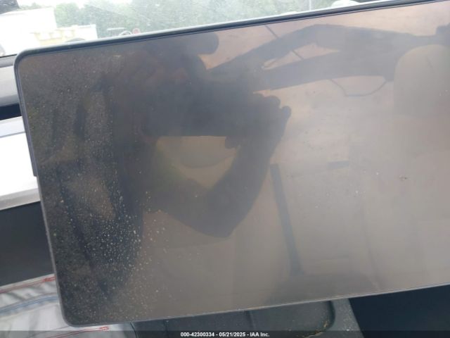 5YJ3E1EB9NF155394 Tesla 2022