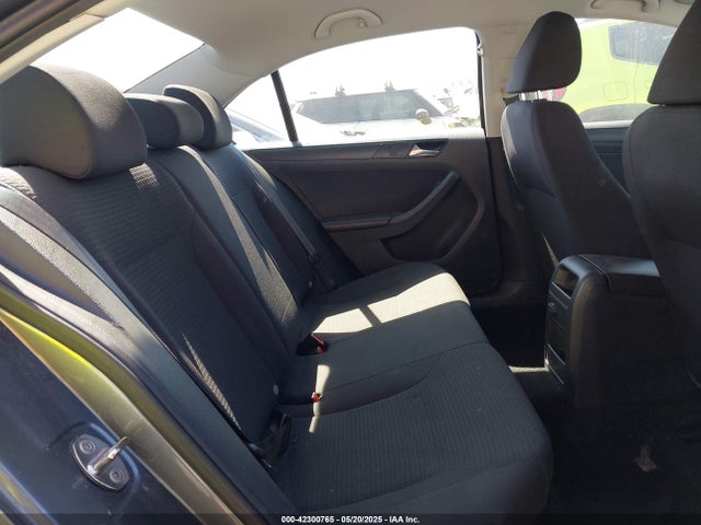 3VW267AJ7GM375315 Volkswagen Jetta 1.4t S