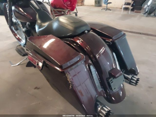 2011 HARLEY-DAVIDSON FLHX 1HD1KBM16BB671885 Photo 2