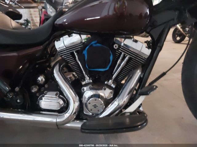 2011 HARLEY-DAVIDSON FLHX 1HD1KBM16BB671885 Photo 7
