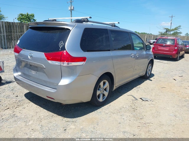 2012 Toyota Sienna Le V6 8 Passenger მანქანა იყიდება აუქციონზე, vin: 5TDKK3DC7CS224439, აუქციონის ნომერი: 42300856
