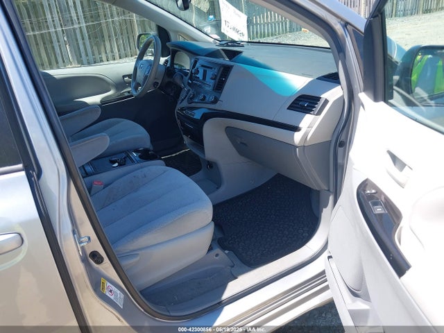 2012 Toyota Sienna Le V6 8 Passenger მანქანა იყიდება აუქციონზე, vin: 5TDKK3DC7CS224439, აუქციონის ნომერი: 42300856