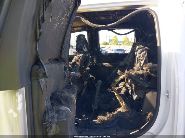 Chevrolet l8t 2022 2GC4YPE77N1215086 Image 8