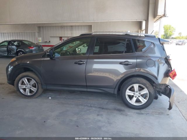 JTMWFREV6EJ015637 Toyota Rav4 Xle