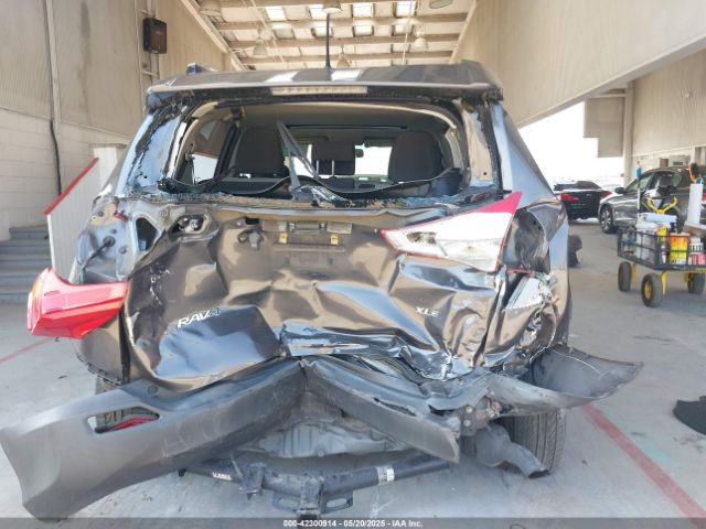 JTMWFREV6EJ015637 Toyota Rav4 Xle