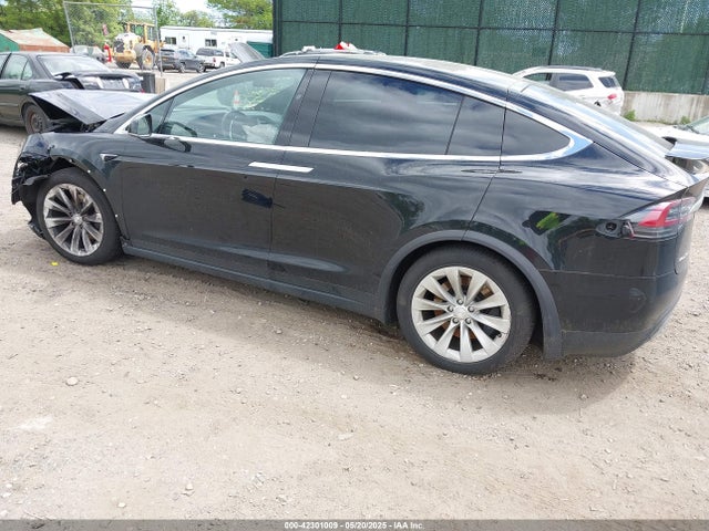 2017 TESLA MODEL X 5YJXCAE2XHF048494 Photo 2
