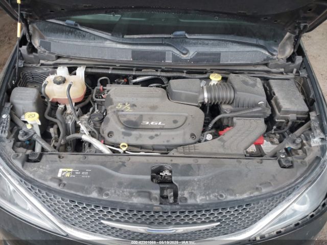 2C4RC1BG8JR211405 Chrysler Pacifica Touring L