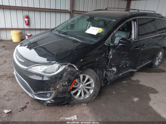 2C4RC1BG8JR211405 Chrysler Pacifica Touring L
