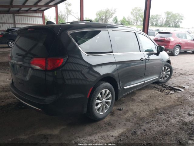 2C4RC1BG8JR211405 Chrysler Pacifica Touring L