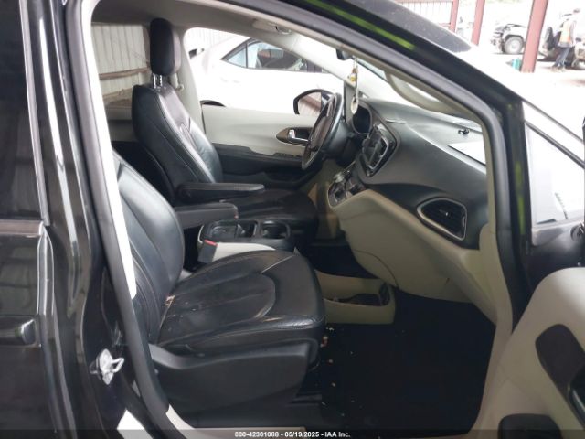 2C4RC1BG8JR211405 Chrysler Pacifica Touring L