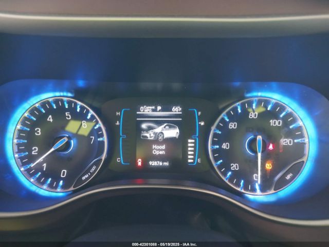 2C4RC1BG8JR211405 Chrysler Pacifica Touring L