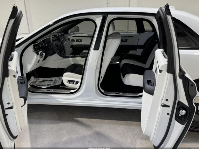 SCATD6C09NU209759 Rolls-Royce Ghost Black Badge