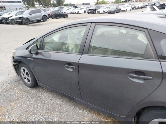 JTDKN3DUXF1983958 Toyota Prius Three
