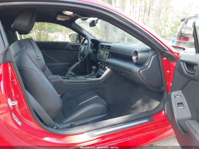 2024 TOYOTA GR86 JF1ZNBE1XR8760723 Photo 4