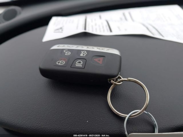 2019 JAGUAR XE SAJAJ4FX7KCP44274 Photo 10