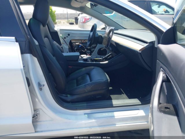 2019 TESLA MODEL 3 5YJ3E1EA9KF337499 Photo 4
