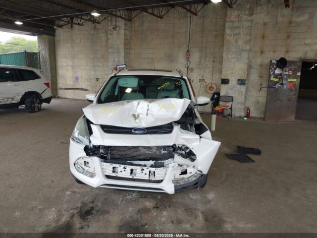 1FMCU9J97GUC32516 Ford Escape Titanium