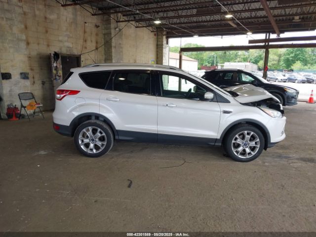 1FMCU9J97GUC32516 Ford Escape Titanium