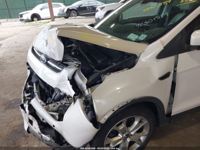 1FMCU9J97GUC32516 Ford Escape Titanium