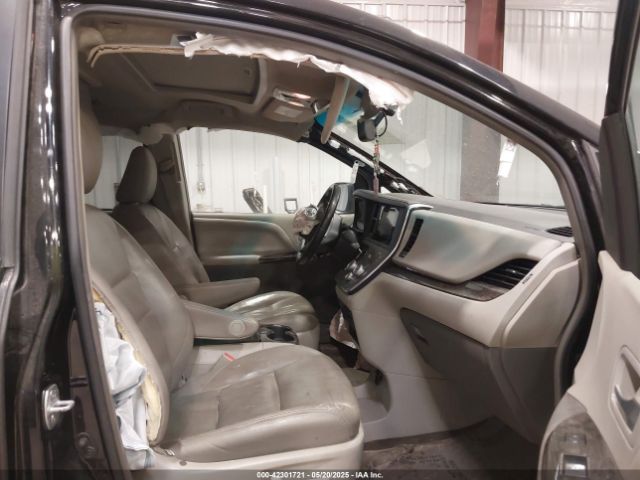 5TDYK3DC0FS668602 Toyota Sienna Xle Premium 8 Passenger