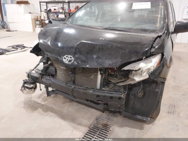 5TDYK3DC0FS668602 Toyota Sienna Xle Premium 8 Passenger