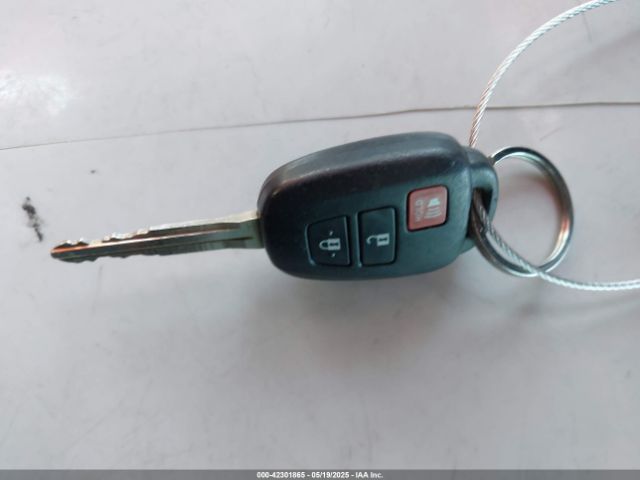 JTMZFREV5JJ727547 Toyota RAV4 LE