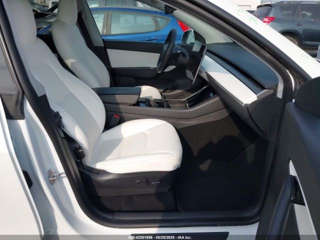2021 TESLA MODEL Y 5YJYGDEE3MF068472 Photo 4