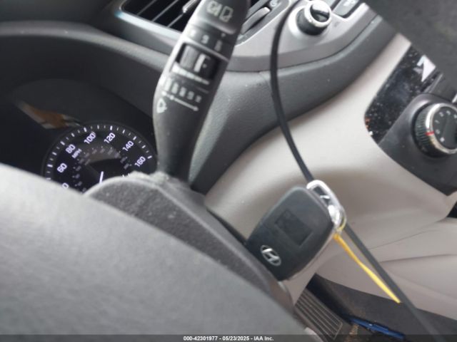 KM8J2CA41JU807280 Hyundai TUCSON SE