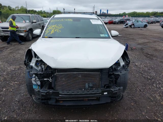 KM8J2CA41JU807280 Hyundai TUCSON SE