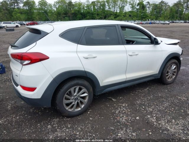 KM8J2CA41JU807280 Hyundai TUCSON SE