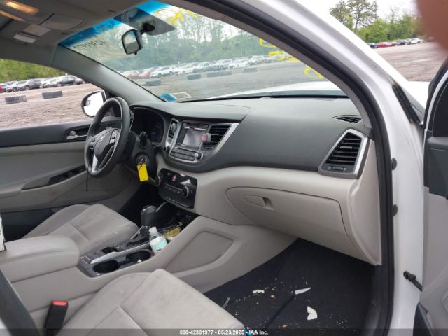 KM8J2CA41JU807280 Hyundai TUCSON SE