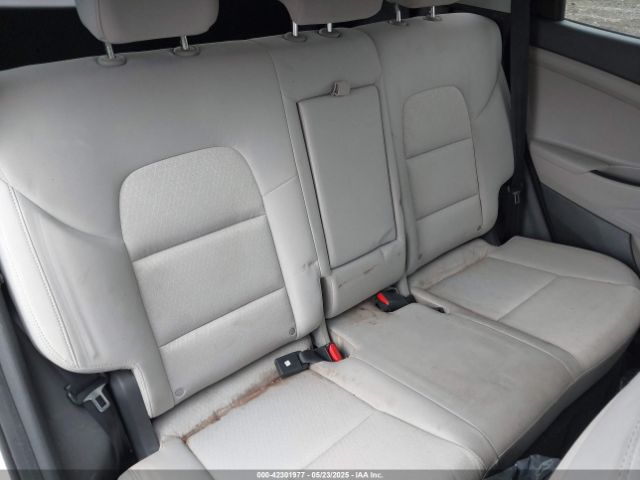 KM8J2CA41JU807280 Hyundai TUCSON SE