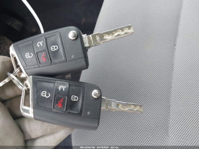 WVWKP7AU7GW916034 Volkswagen E-golf Se