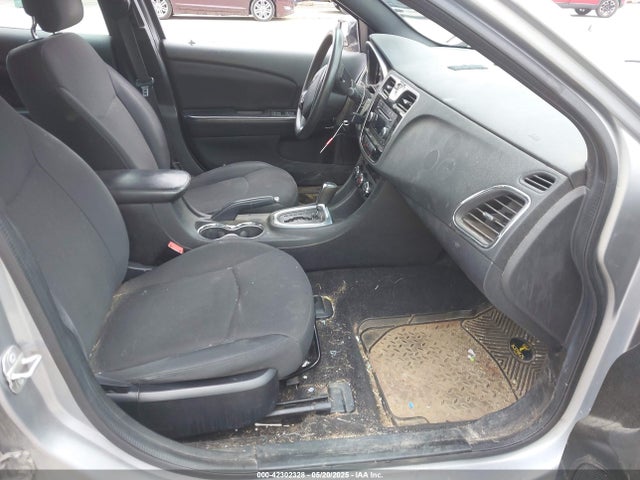 Chrysler 200 LX 2014 1C3CCBAB9EN231381 Image 5