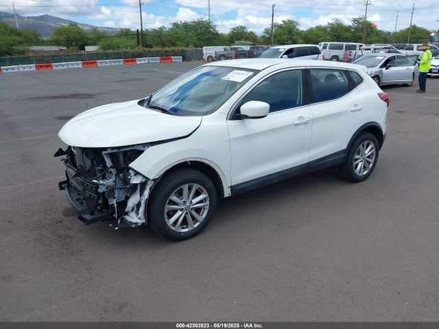 JN1BJ1CP4HW035978 Nissan 2017