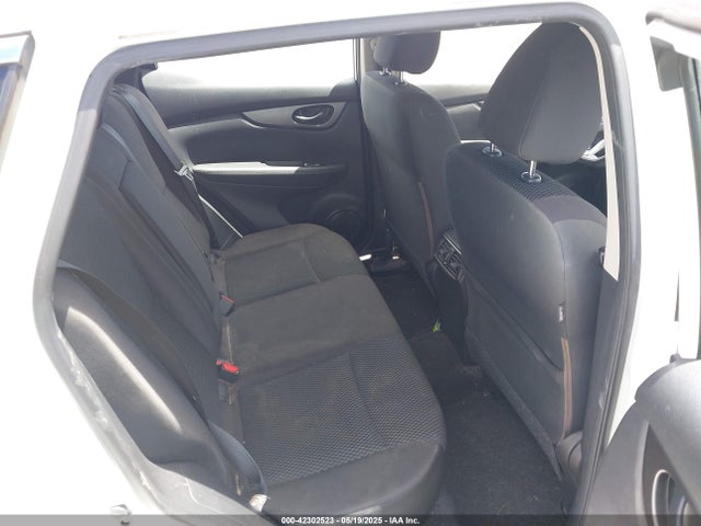 JN1BJ1CP4HW035978 Nissan 2017