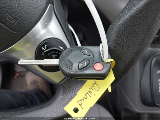 1FMCU0G78GUA19057 Ford ESCAPE SE