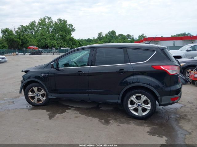 1FMCU0G78GUA19057 Ford ESCAPE SE