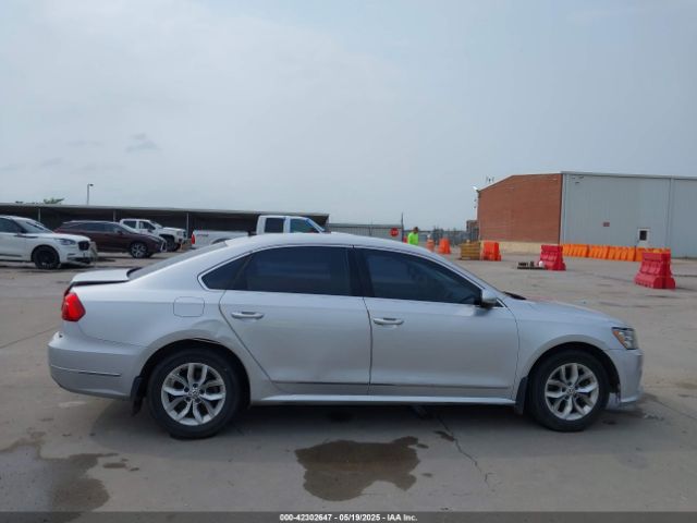 1VWAT7A35GC003544 Volkswagen Passat 1.8t S
