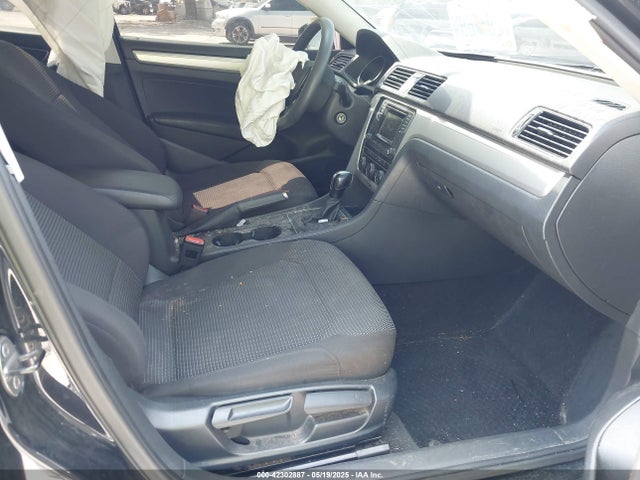 Продаж на аукціоні авто 2017 Volkswagen Passat 1.8t S, vin: 1VWAT7A31HC019158, номер лоту: 42302887