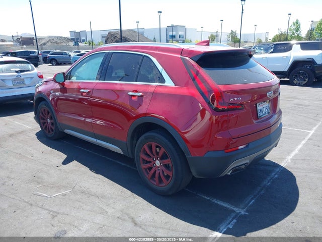 2019 CADILLAC XT4 1GYFZCR40KF136453 Photo 2