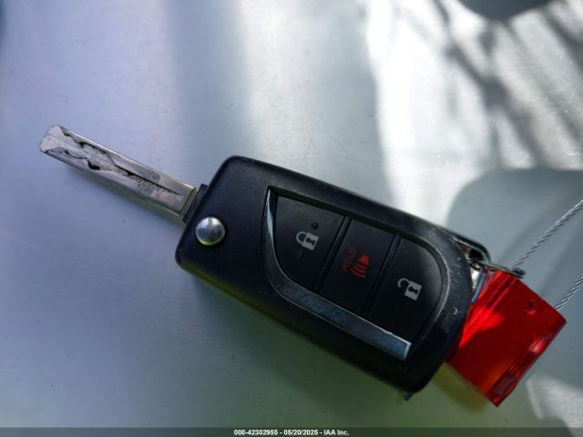 2T3K1RFV5RW337477 Toyota RAV4 LE