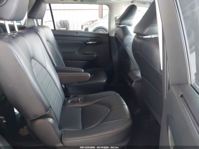 2023 TOYOTA HIGHLANDER 5TDKDRAH8PS511517 Photo 7