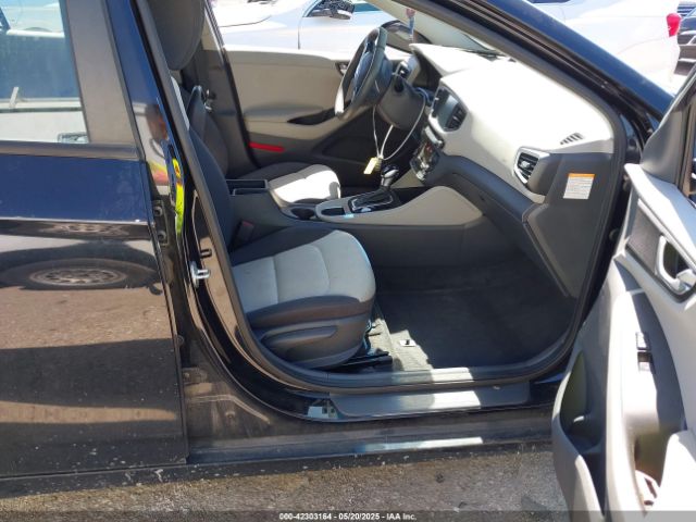 2017 HYUNDAI IONIQ HYBRID KMHC65LC0HU047169 Photo 4
