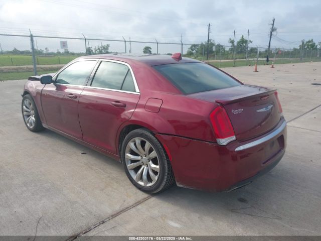 2018 CHRYSLER 300 2C3CCAAG7JH285772 Photo 2