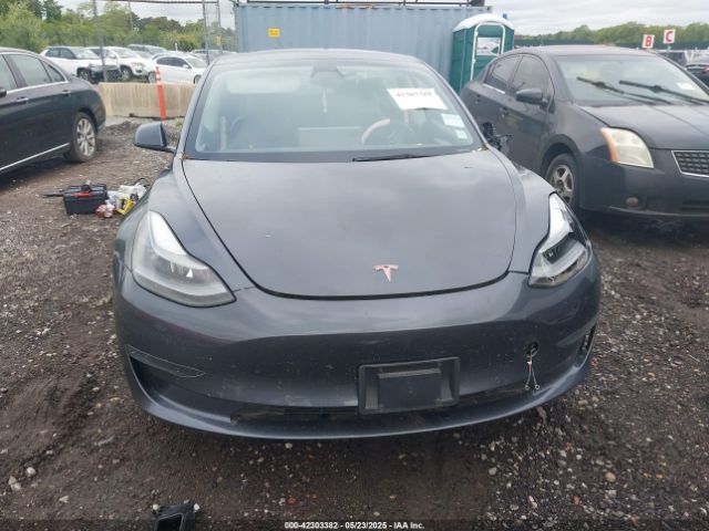 5YJ3E1EA5NF185905 Tesla 2022