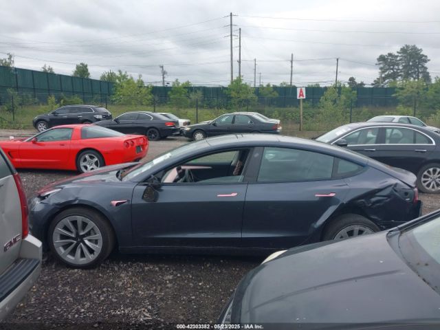 5YJ3E1EA5NF185905 Tesla 2022