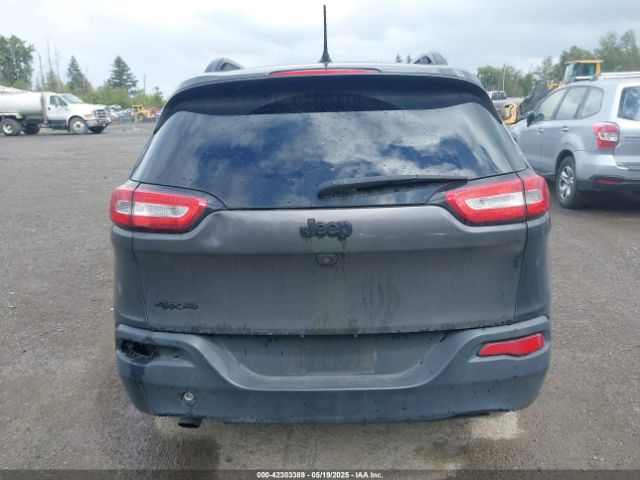 1C4PJMCBXJD601328 Jeep Cherokee Latitude 4x4