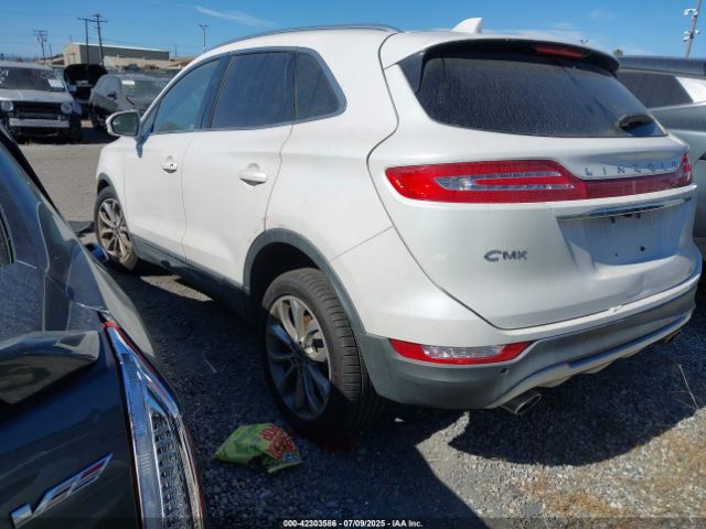 2019 LINCOLN MKC 5LMCJ2C96KUL02641 Photo 2